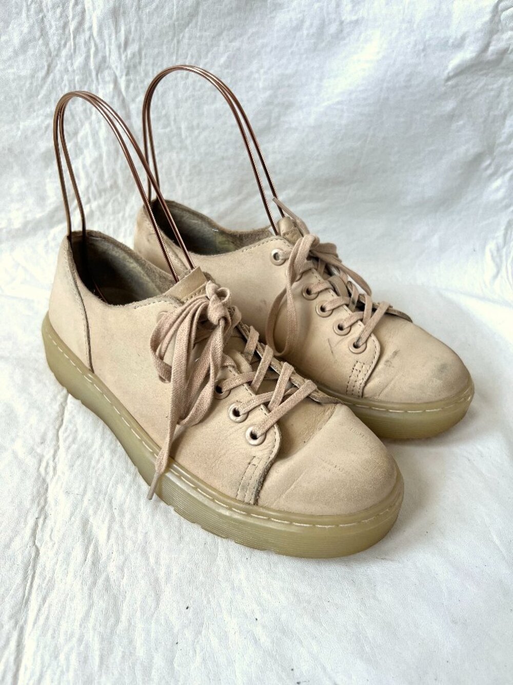 Dr Martens shoes sneaker Dante beige tan leather low top lace up womens 7 docs